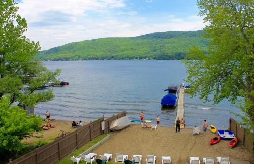 The Sundowner on Lake George - main image