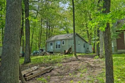 Cozy Glen Lake Cottage - 6 Miles to Lake George!