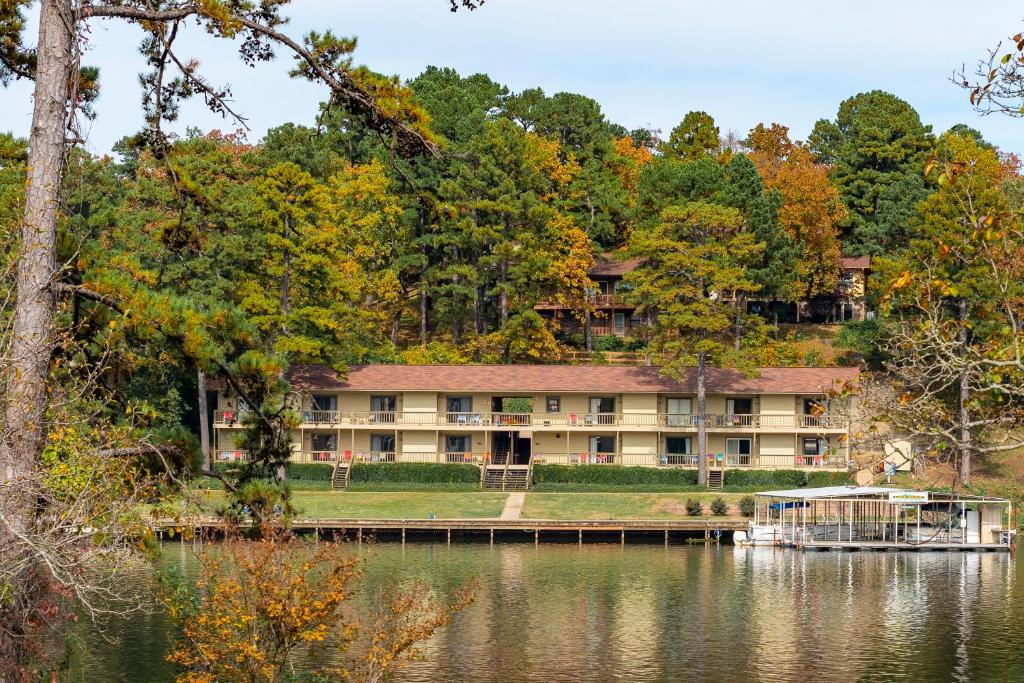 Long Island Lake Resort - main image