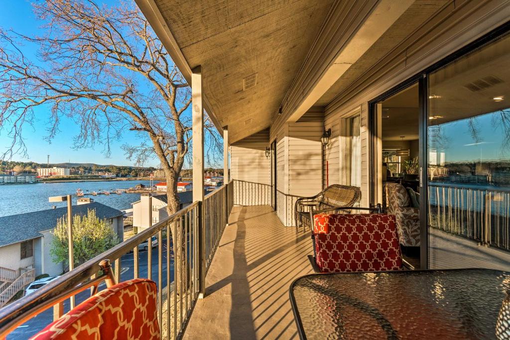 Lake Hamilton Condo with Balcony and Amenities! - main image