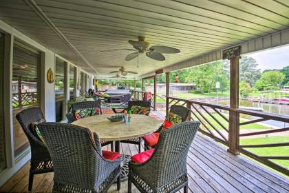 Waterfront Home with Dock 6 Mi to Hot Springs!