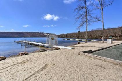 Poconos Townhome 100 Ft from Big Boulder Lake! - image 2