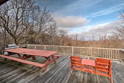 Lake Harmony Group Retreat with Billiards and Hot Tub! - image 6