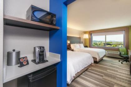 Holiday Inn Express & Suites Lake Havasu - London Bridge an IHG Hotel - image 4