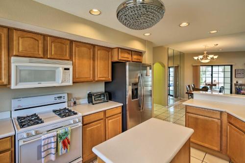 Luxury Home with Pool and Spa 3 Mi to Lake Havasu - image 5