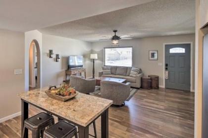 Updated Home with Patio 5 Mins to Lake Havasu! - image 4