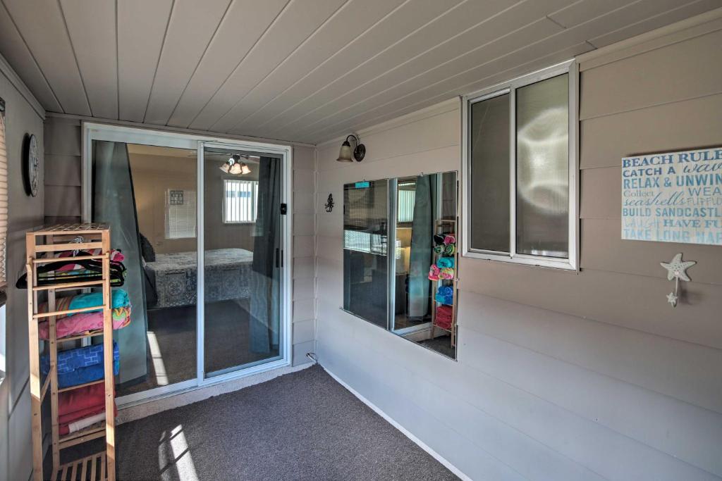 Pet-Friendly Modern Oasis with BBQ 2Mi to Lake Havasu - image 3