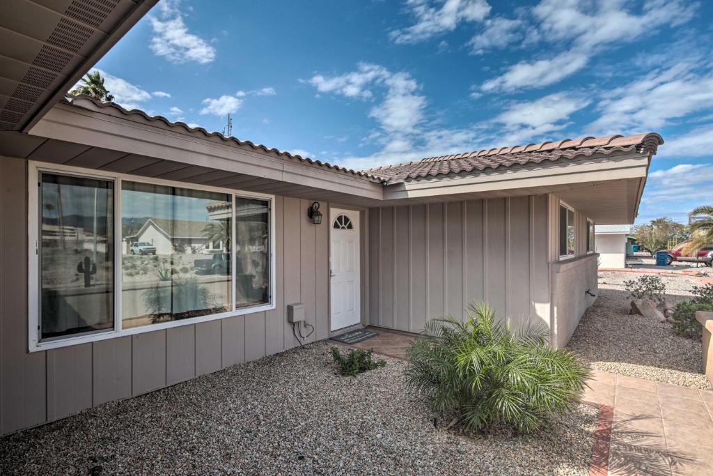 Pet-Friendly Modern Oasis with BBQ 2Mi to Lake Havasu - image 4