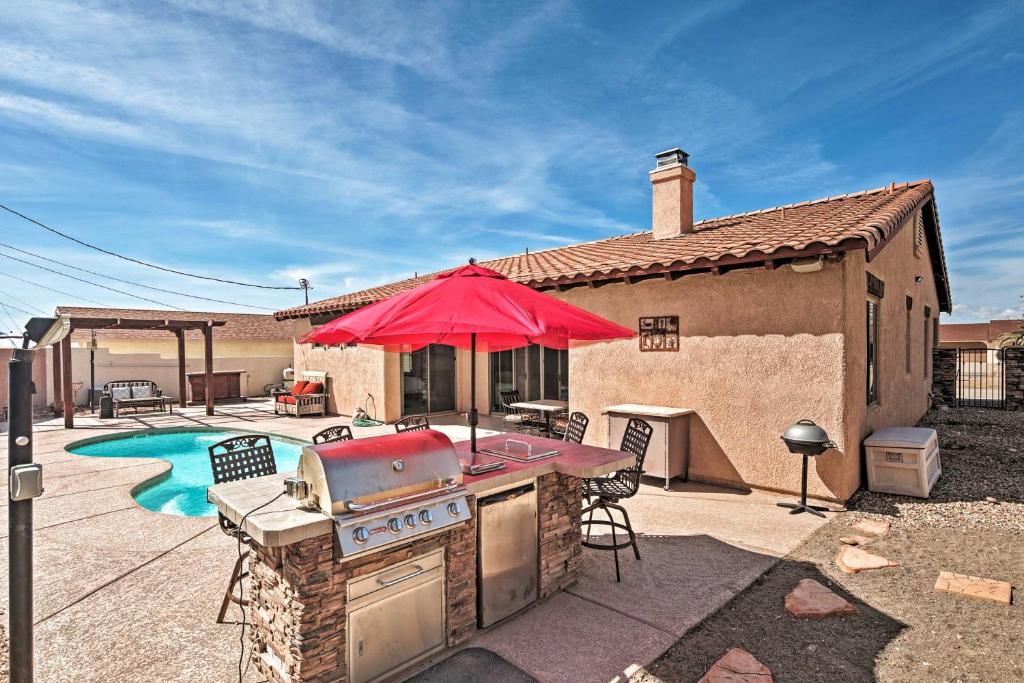 Pet-Friendly Desert Oasis about 7 Miles to Lake Havasu - main image