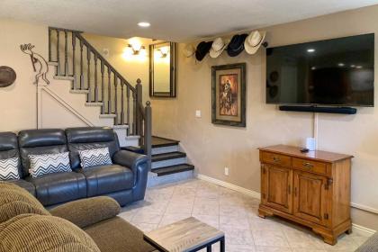 Townhome with Pool Access - 1 Mi to Crazy Horse! - image 10