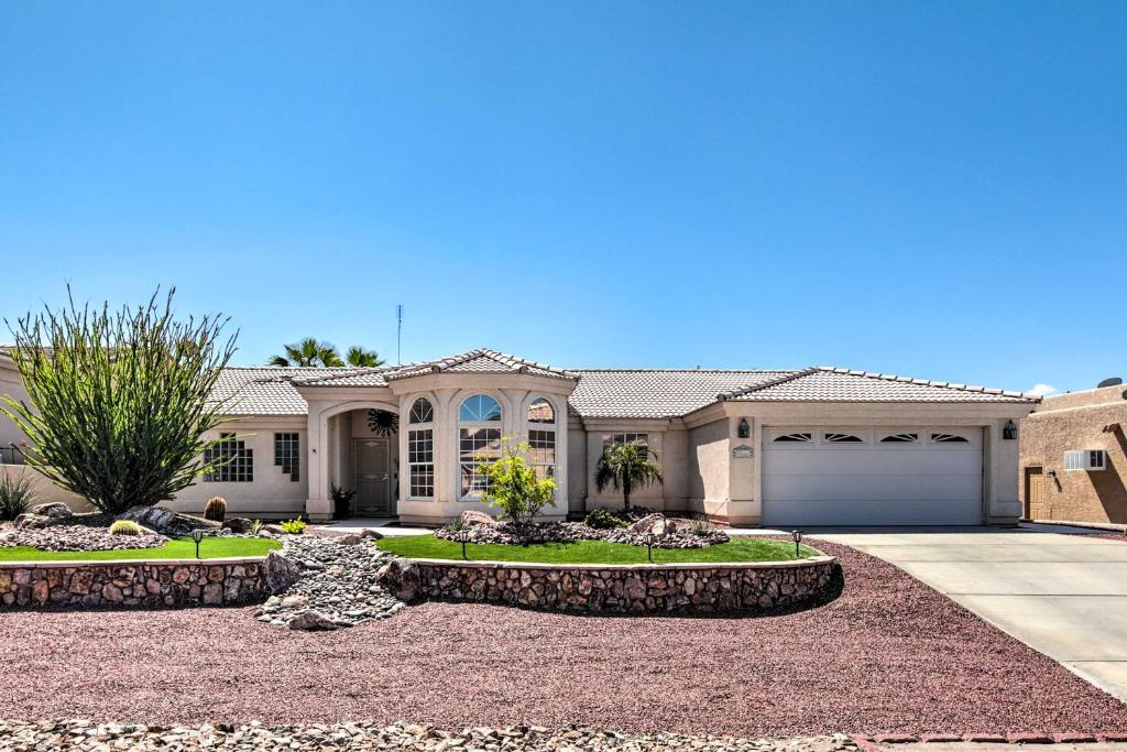 Upscale Oasis with Pool and Hot Tub 3 Mi to Lake - image 3