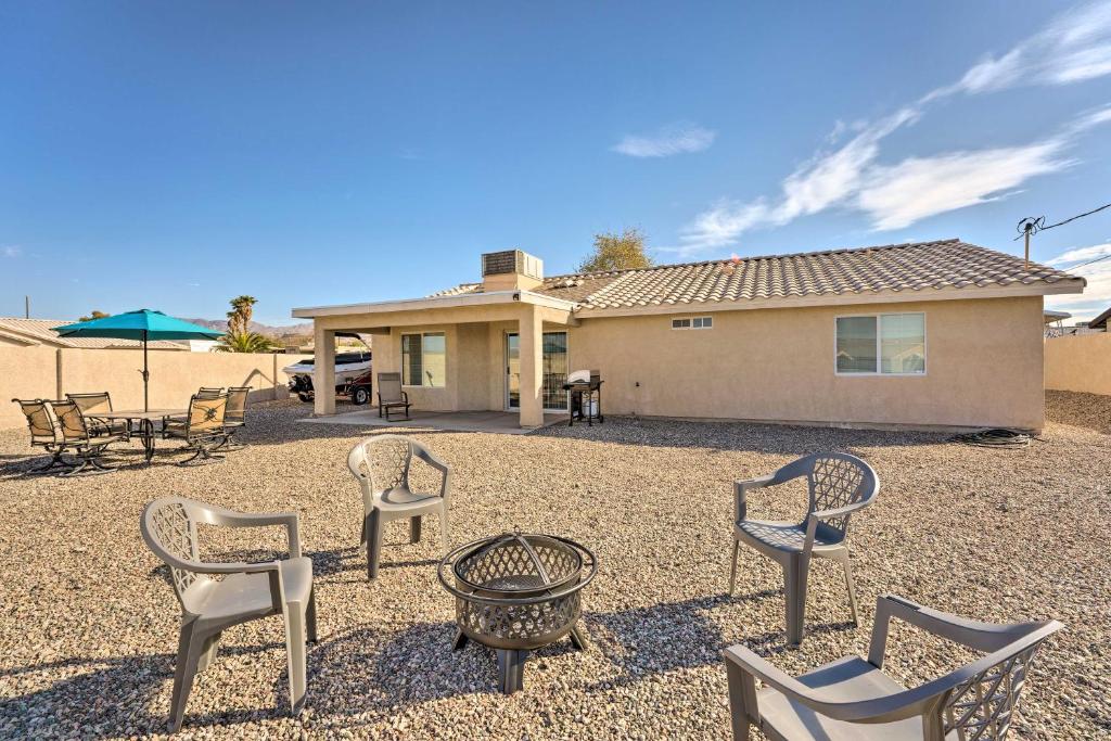 Home with Fire Pit and Grill 4 Mi to Lake Havasu - image 2