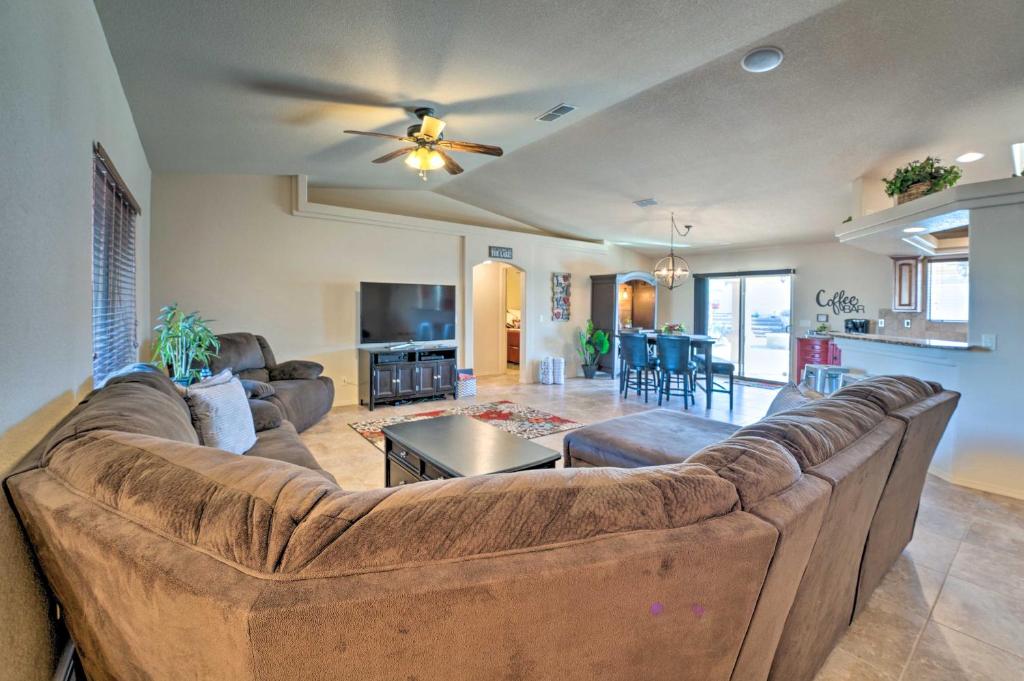 Lake Havasu Home with Brand New Backyard Oasis! - image 3