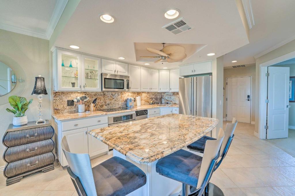 Luxe Top-Floor Condo in Heart of Lake Havasu! - image 6