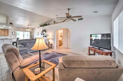 Charming Lake Havasu Home 2 Mi to Body Beach - image 3