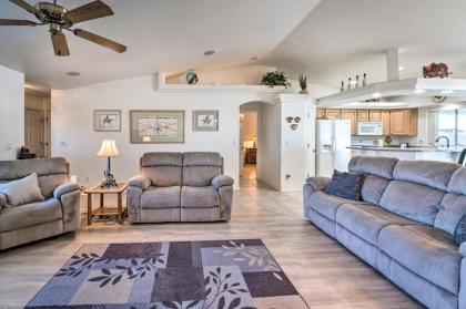 Charming Lake Havasu Home 2 Mi to Body Beach - image 7