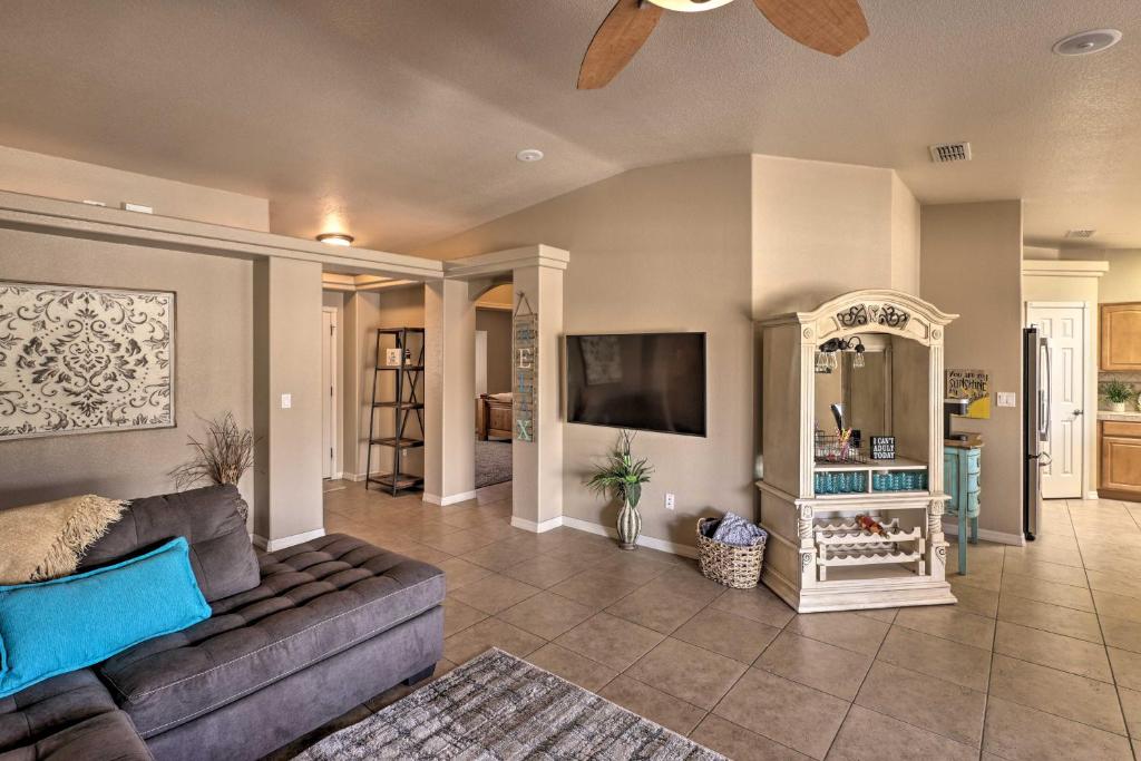 Sunny Lake Havasu Retreat with Grilling Area! - image 5