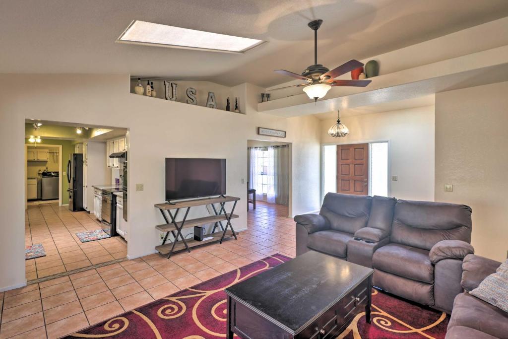 Spacious Abode with Yard 3 Mi to Lake Havasu! - image 5