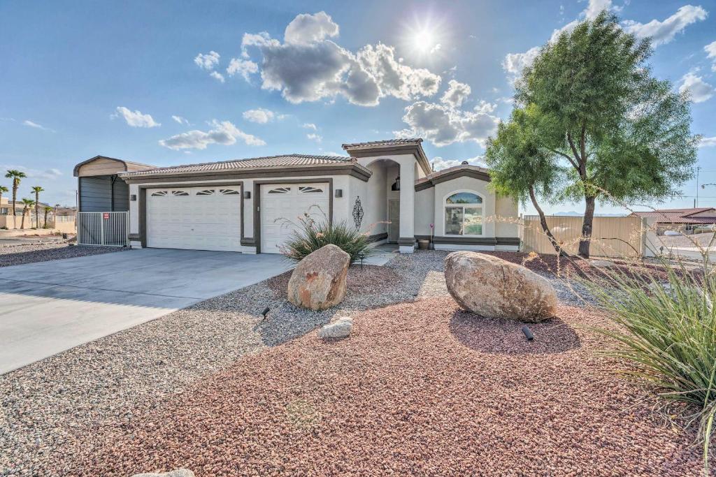 Lake Havasu City Home with Patio Pool and Spa! - image 2