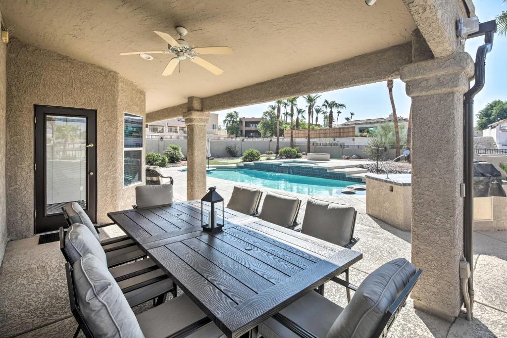 Modern Lake Havasu Oasis Putting Green and BBQ - main image