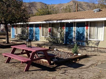 Lakeview Motel - image 14