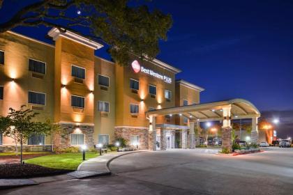 Best Western Plus Lake Jackson Inn & Suites - image 3