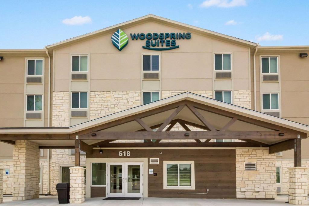 WoodSpring Suites Lake Jackson - main image