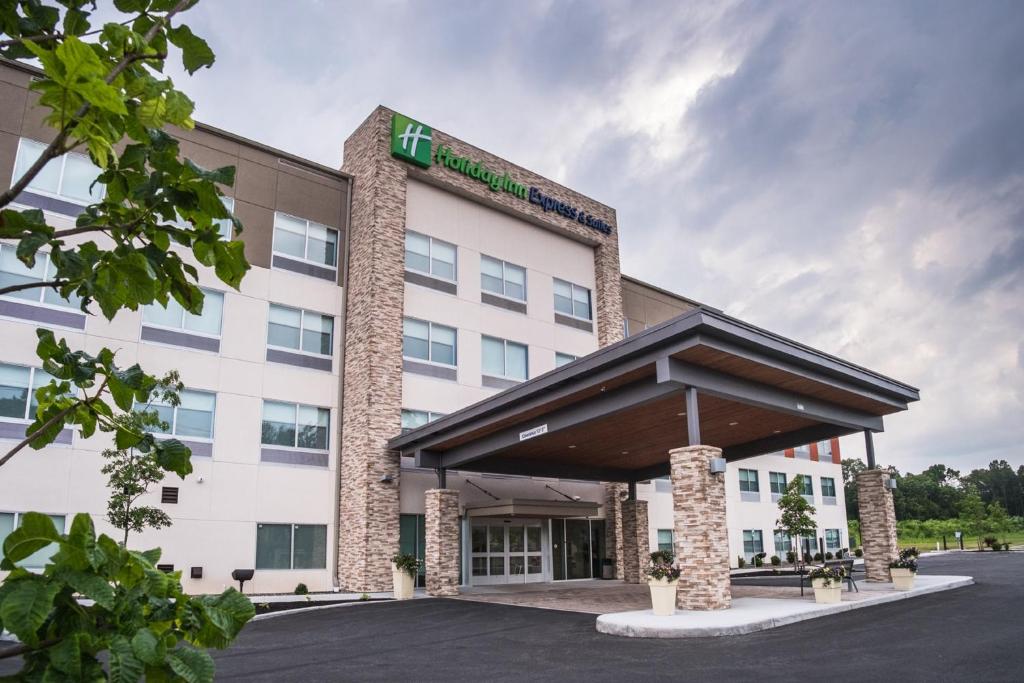 Holiday Inn Express & Suites Kingston-Ulster an IHG Hotel - main image