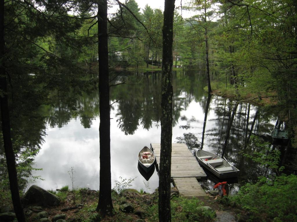 Hide-A-Way Waterfront Cottages - main image