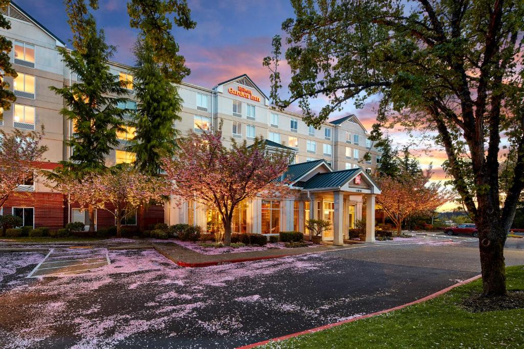 Hilton Garden Inn Lake Oswego - main image