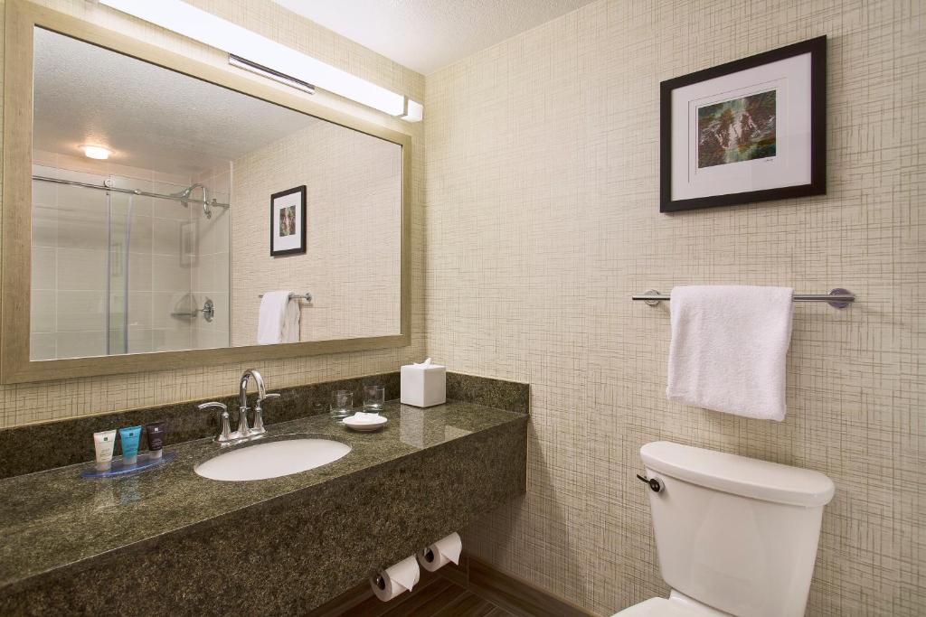 Crowne Plaza Portland - Lake Oswego an IHG Hotel - image 5