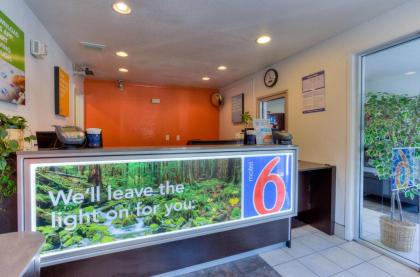 Motel 6-Tigard OR - Portland South - Lake Oswego - image 2