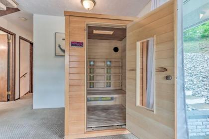 Serene Retreat with Sauna on Lake of the Ozarks - image 13