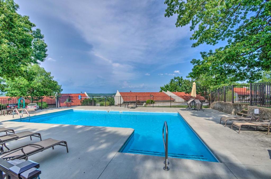 Modern Condo with Fire Pit 1 Mi to Lake Ozark! - image 3