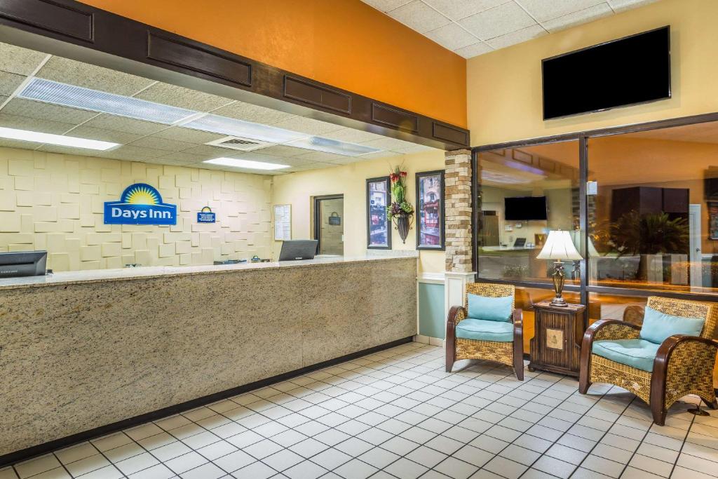 Days Inn by Wyndham Lake Park/Valdosta - image 5