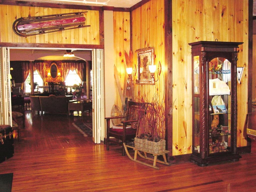 The Pines Inn - image 5