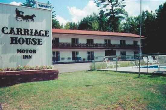 Carriage House Motor Inn - main image