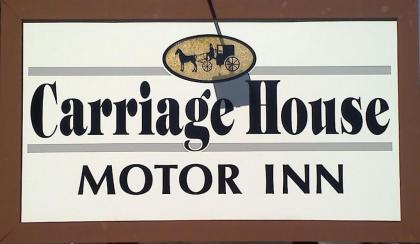 Carriage House Motor Inn - image 11