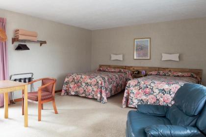 Town & Country Motor Inn - image 14