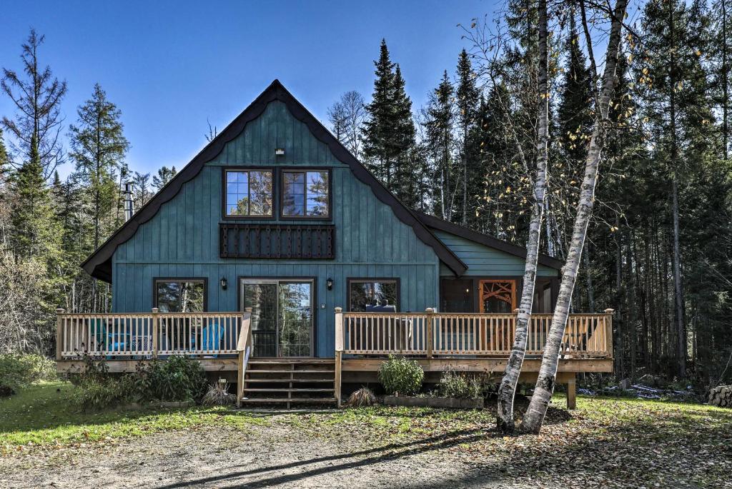 Charming Lake Placid Chalet with Deck and Forest Views - main image