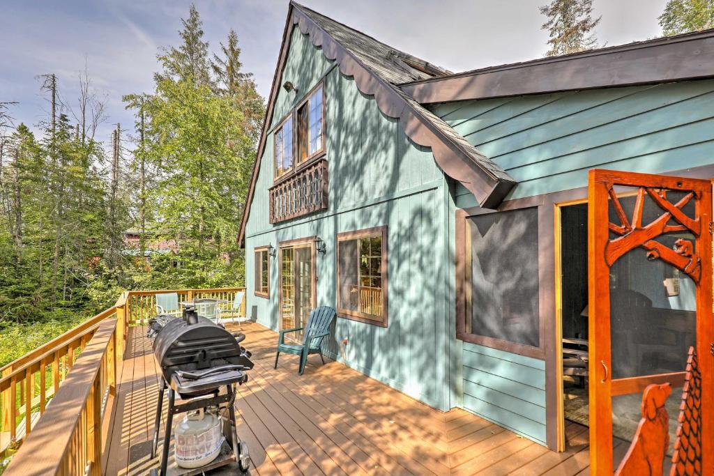 Charming Lake Placid Chalet with Deck and Forest Views - image 2