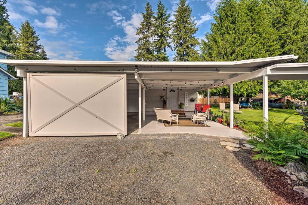 Charming Updated Studio Walk to Lake Stevens - image 6