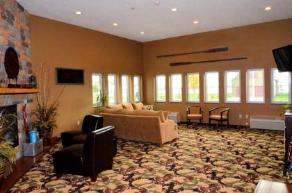 Cobblestone Inn & Suites - Lake View - image 12