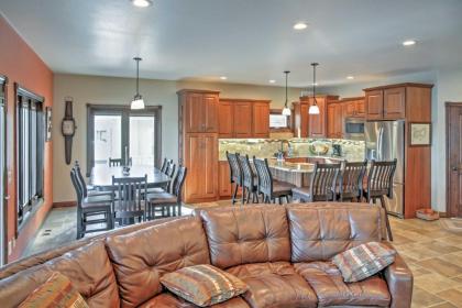 Waterfront Black Hawk Home Game Room and Boat Dock! - image 4