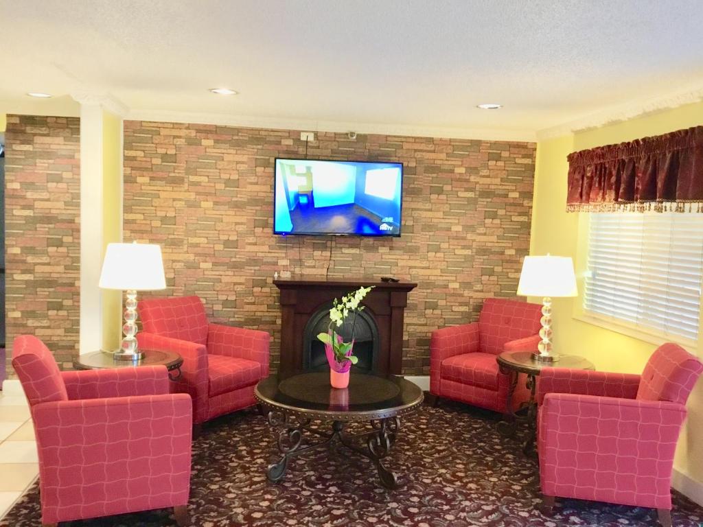 Days Inn by Wyndham Lake Village - image 3