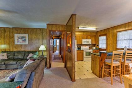 House with Fenced Yard and Shared Pier on Lake Waccamaw - image 4