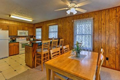 House with Fenced Yard and Shared Pier on Lake Waccamaw - image 8