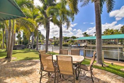 Sunny Waterfront Home by West Palm with Hot Tub