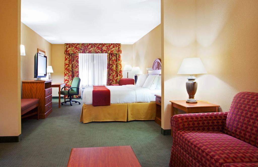 Holiday Inn Express Hotel & Suites Lake Zurich-Barrington an IHG Hotel - image 2