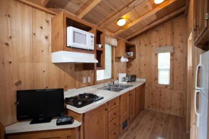 Medina Lake Camping Resort Studio Cabin 2 - image 4